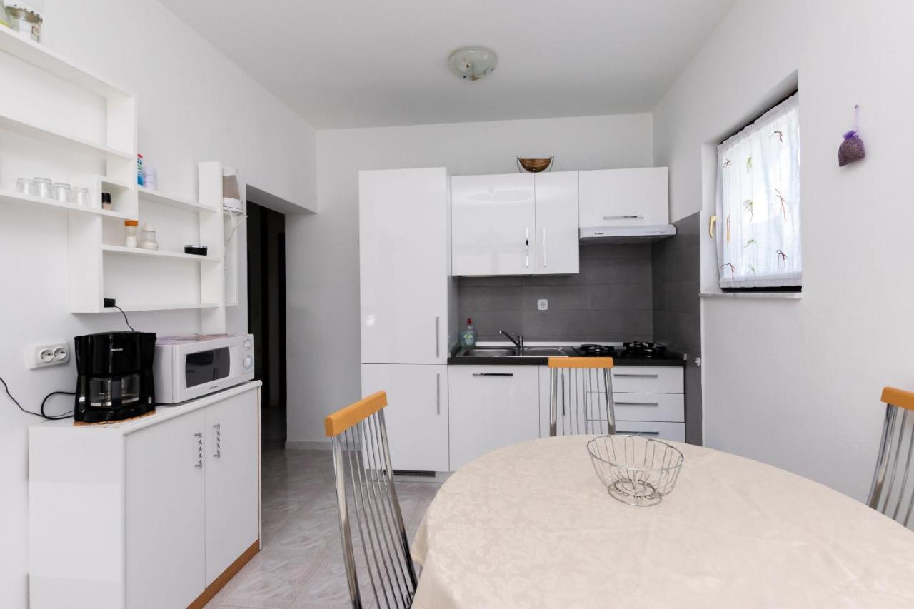 Apartments Anka Kampor Exterior photo